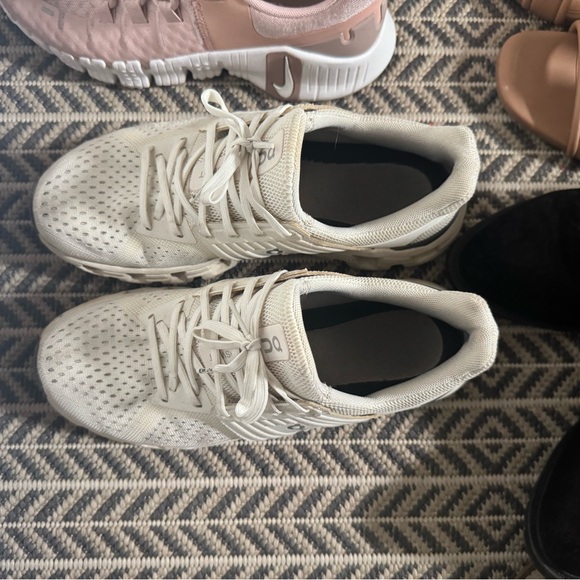 On cloud running shoes - Picture 2 of 4